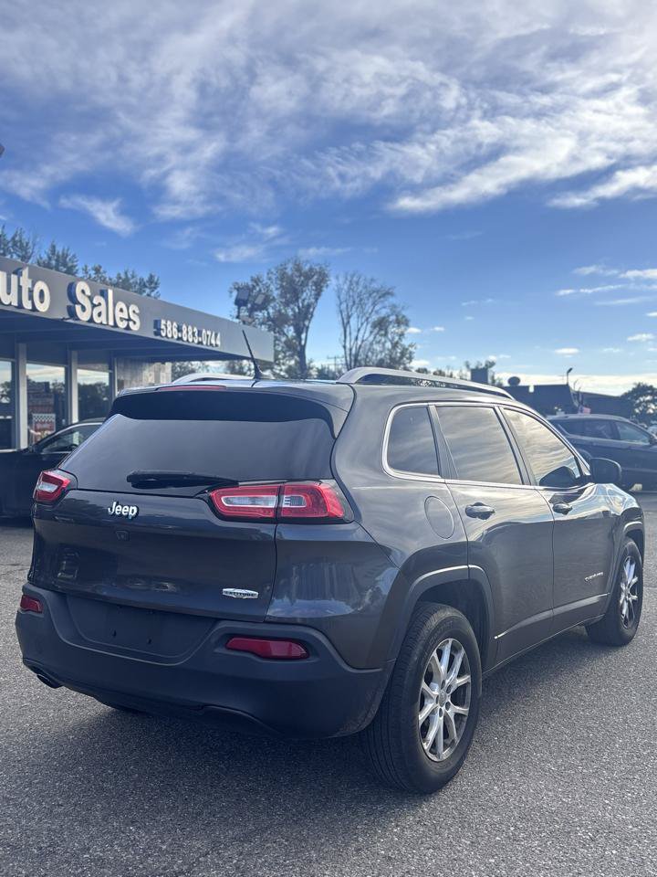Used 2015 Jeep Cherokee Latitude w/ Comfort/Convenience Group FWD image 3