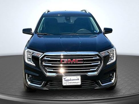 Used 2024 GMC Terrain SLT FWD image 2