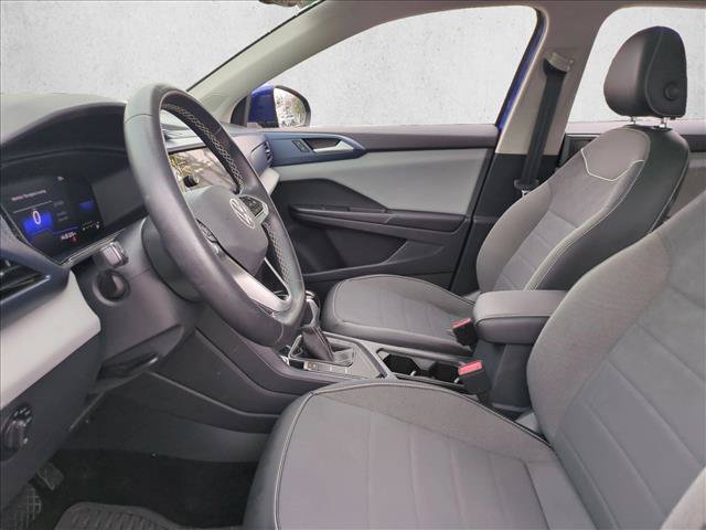 Used 2023 Volkswagen Taos SE w/ Panoramic Sunroof Package FWD image 16