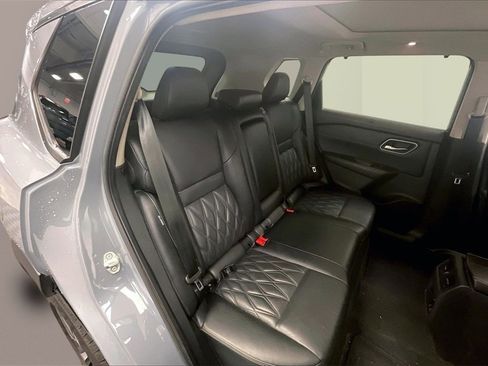 Certified 2022 Nissan Rogue Platinum w/ Head-Up Display Package image 17