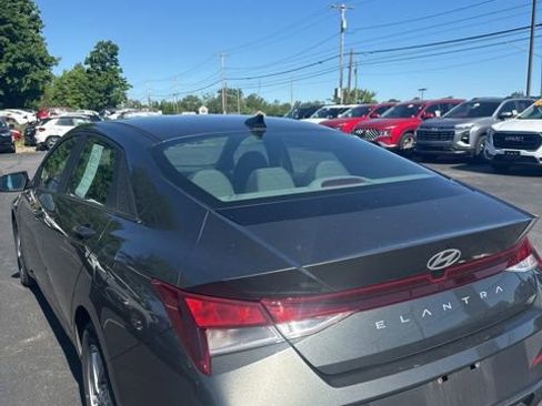 Used 2024 Hyundai Elantra SE FWD image 11