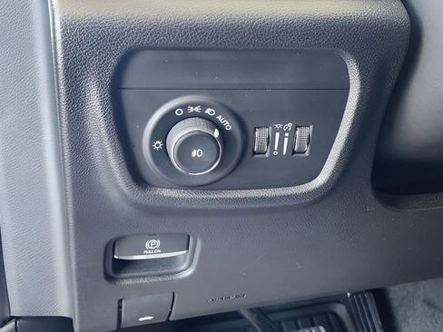 Used 2022 Jeep Grand Cherokee L Limited w/ Luxury Tech Group II image 28