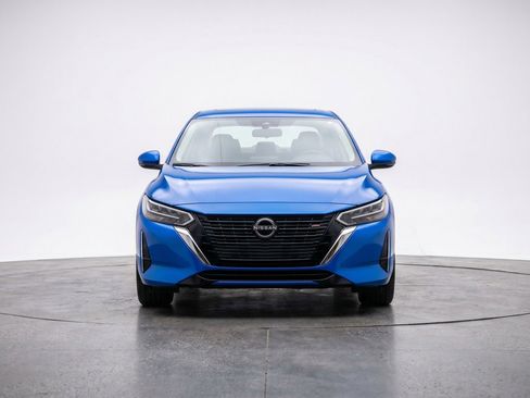 Used 2025 Nissan Sentra SV FWD image 2
