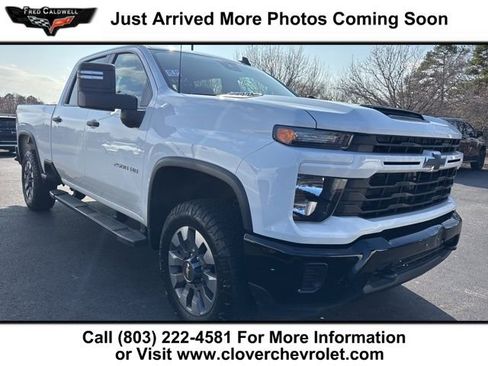Used 2024 Chevrolet Silverado 2500 Custom image 1
