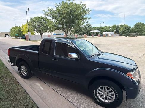Used 2015 Nissan Frontier SV RWD image 4