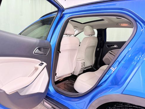 Used 2017 Mercedes-Benz GLA 250 GLA 250 4MATIC Sport Utility 4 image 35