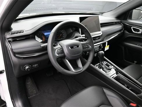 New 2026 Jeep Compass Latitude image 12