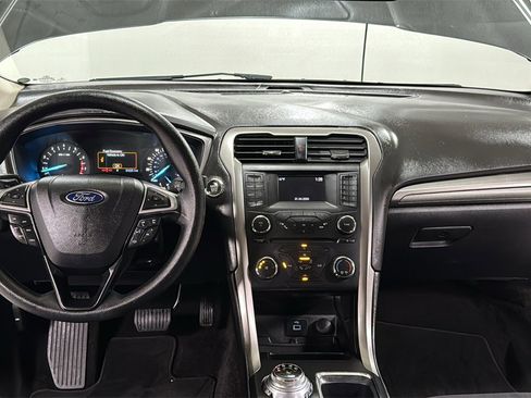 Used 2017 Ford Fusion SE image 9