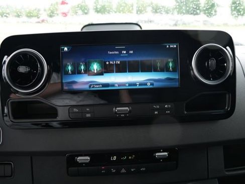 Used 2025 Mercedes-Benz Sprinter 2500 image 35