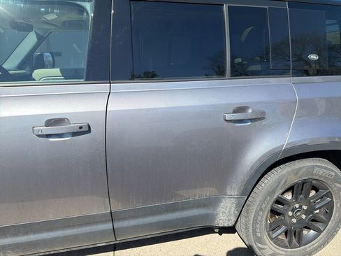 Used 2023 Land Rover Defender 110 SE image 5