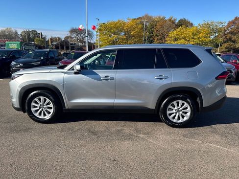 Used 2024 Toyota Grand Highlander XLE image 4