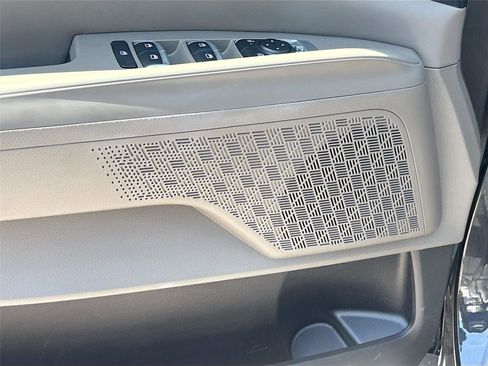 Used 2025 Kia Carnival FWD image 19