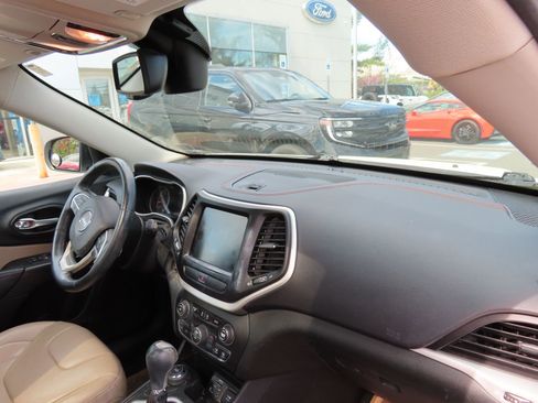 Used 2015 Jeep Cherokee Limited w/ Luxury Group image 16