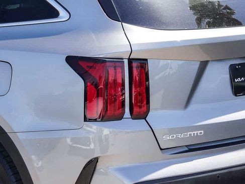 Certified 2023 Kia Sorento SX Prestige AWD/4WD image 7