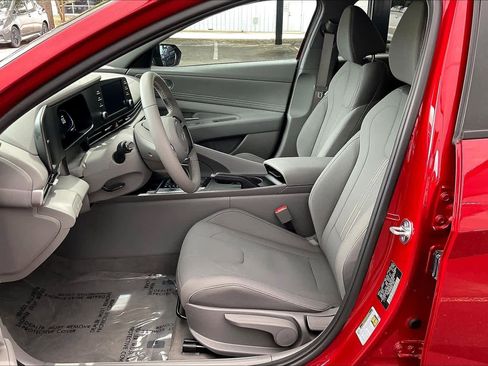 Certified 2025 Hyundai Elantra Sport FWD image 8