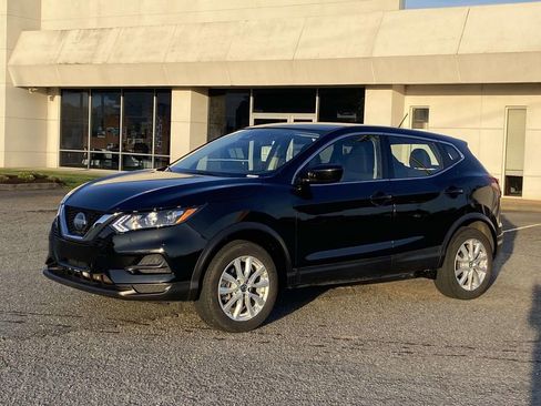 Used 2021 Nissan Rogue Sport S image 1