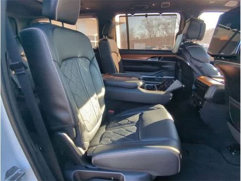 Used 2022 Jeep Grand Wagoneer Series III w/ Rear Seat Video Group 1 AWD/4WD image 28