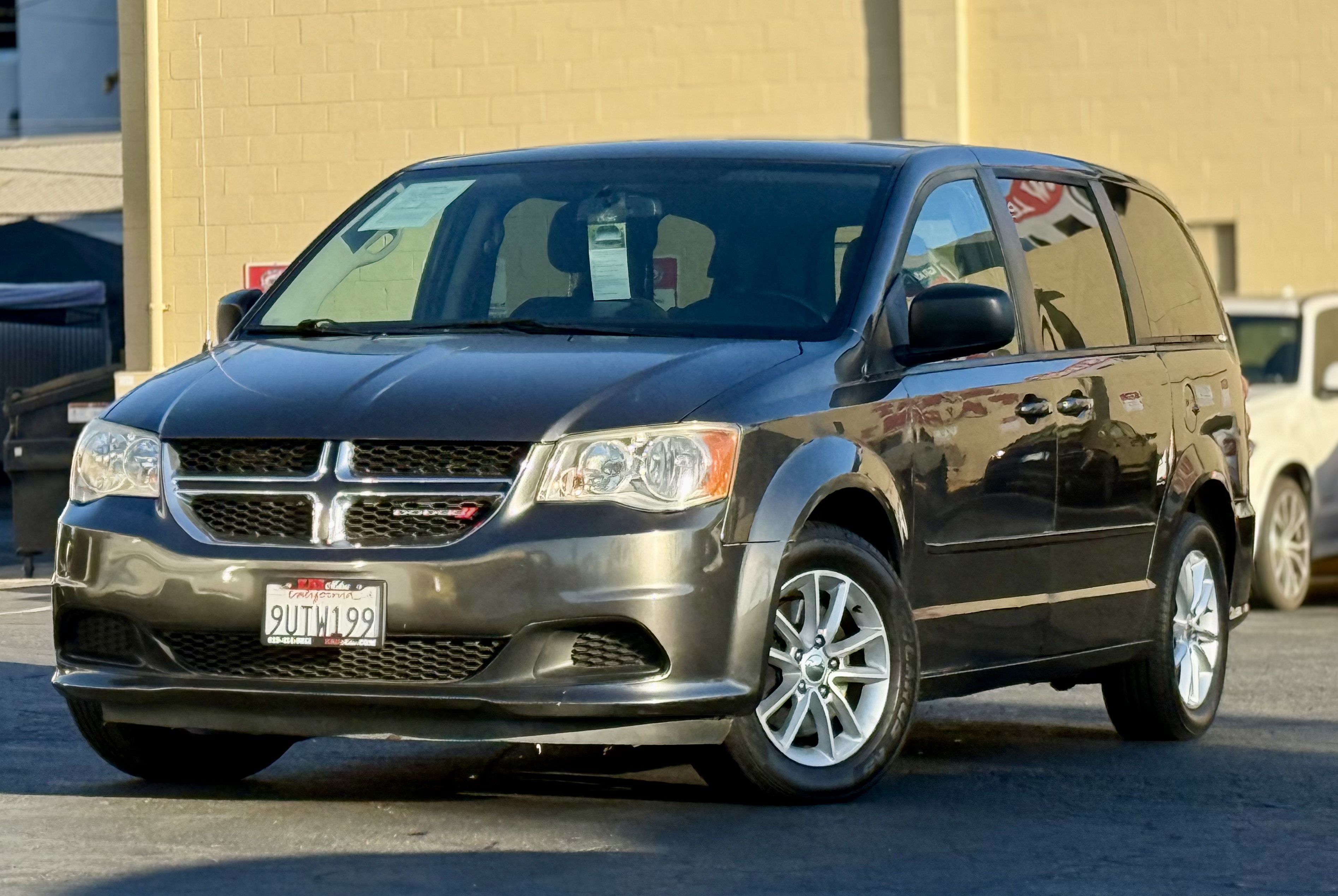 Used 2016 Dodge Grand Caravan SE w/ Quick Order Package 29E SE FWD image 1