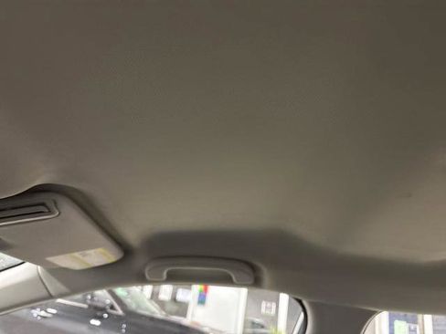 Used 2017 Subaru Impreza 2.0i Premium image 19