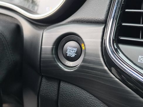 Used 2019 Jeep Grand Cherokee Laredo AWD/4WD image 44