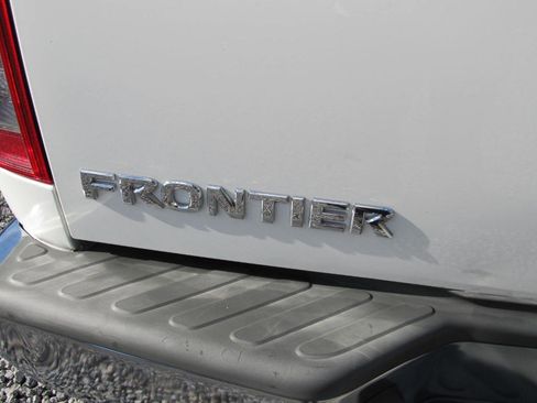 Used 2019 Nissan Frontier SV image 12