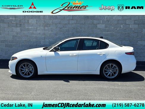 Used 2024 Alfa Romeo Giulia Ti w/ Active Assist Plus Package AWD/4WD image 2