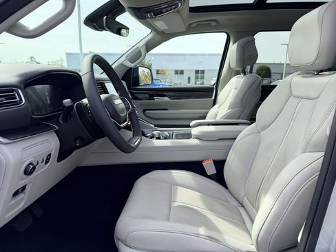 Used 2024 Jeep Wagoneer L 4WD w/ Premium Group I image 19