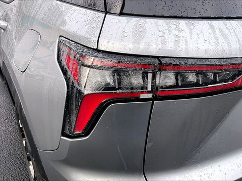 Used 2025 Chevrolet Equinox RS w/ Convenience Package III image 27