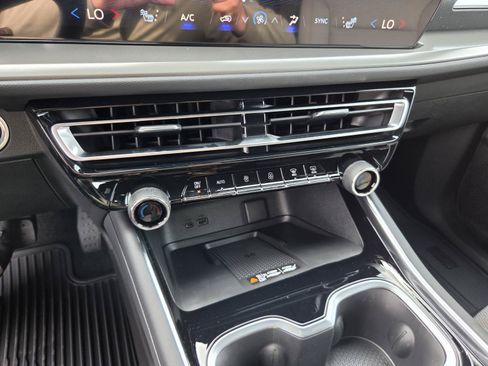 New 2026 Chevrolet Traverse LT w/ Midnight/Sport Edition FWD image 19
