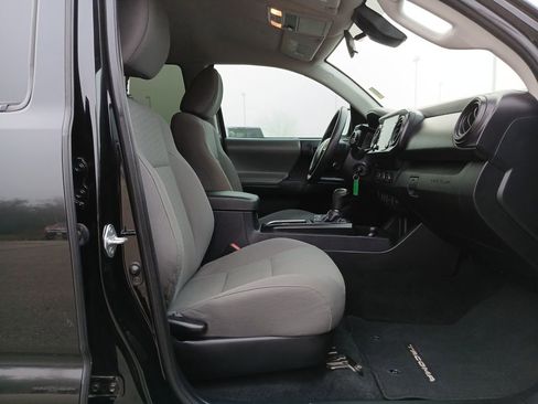 Used 2021 Toyota Tacoma SR w/ SR Convenience Package image 28