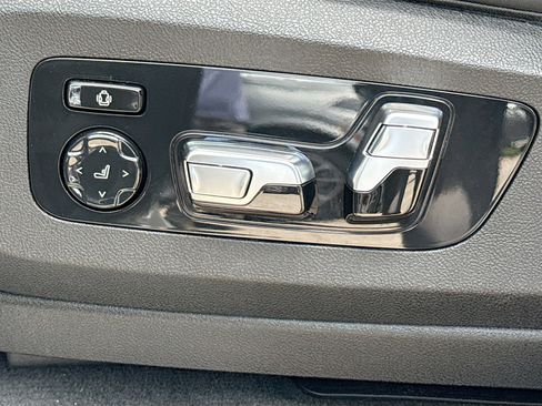 Used 2023 BMW X7 M60i w/ Executive Package image 26