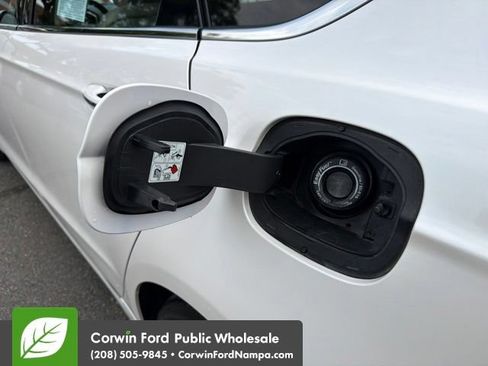 Used 2017 Ford Fusion Titanium FWD image 10