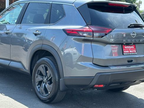 Used 2026 Nissan Rogue SV FWD image 5