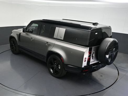 Used 2024 Land Rover Defender 130 X-Dynamic SE AWD/4WD image 17
