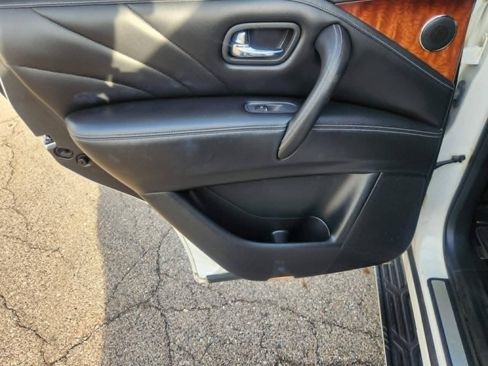 Used 2017 INFINITI QX80 4WD image 12