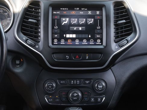 Used 2021 Jeep Cherokee Latitude Lux 80th Anniv w/ Quick Order Package 26U 80TH FWD image 8