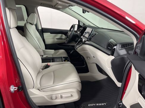 Certified 2025 Honda Odyssey Touring image 8