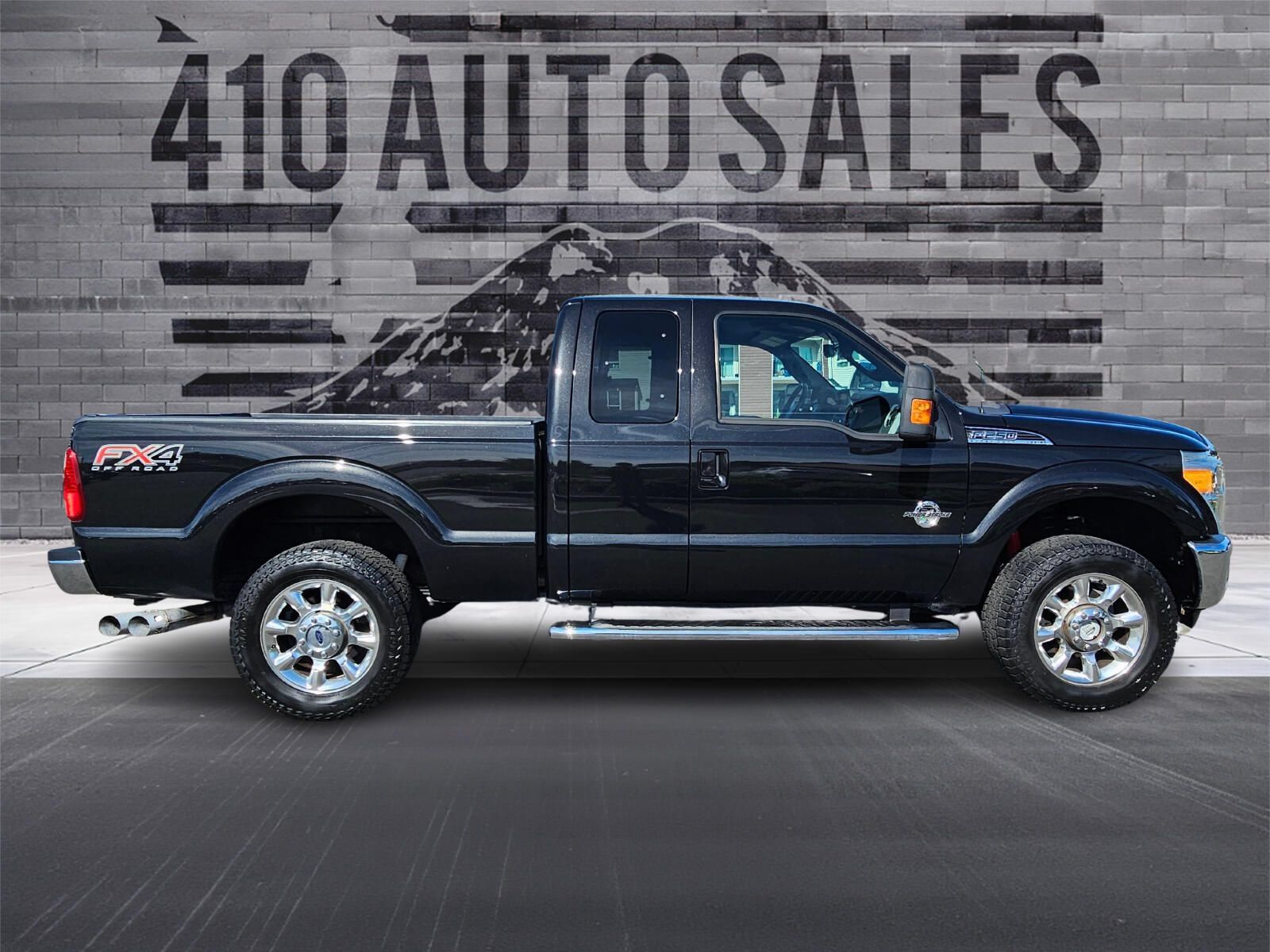 Used 2015 Ford F250 Lariat w/ Lariat Interior Package AWD/4WD image 2