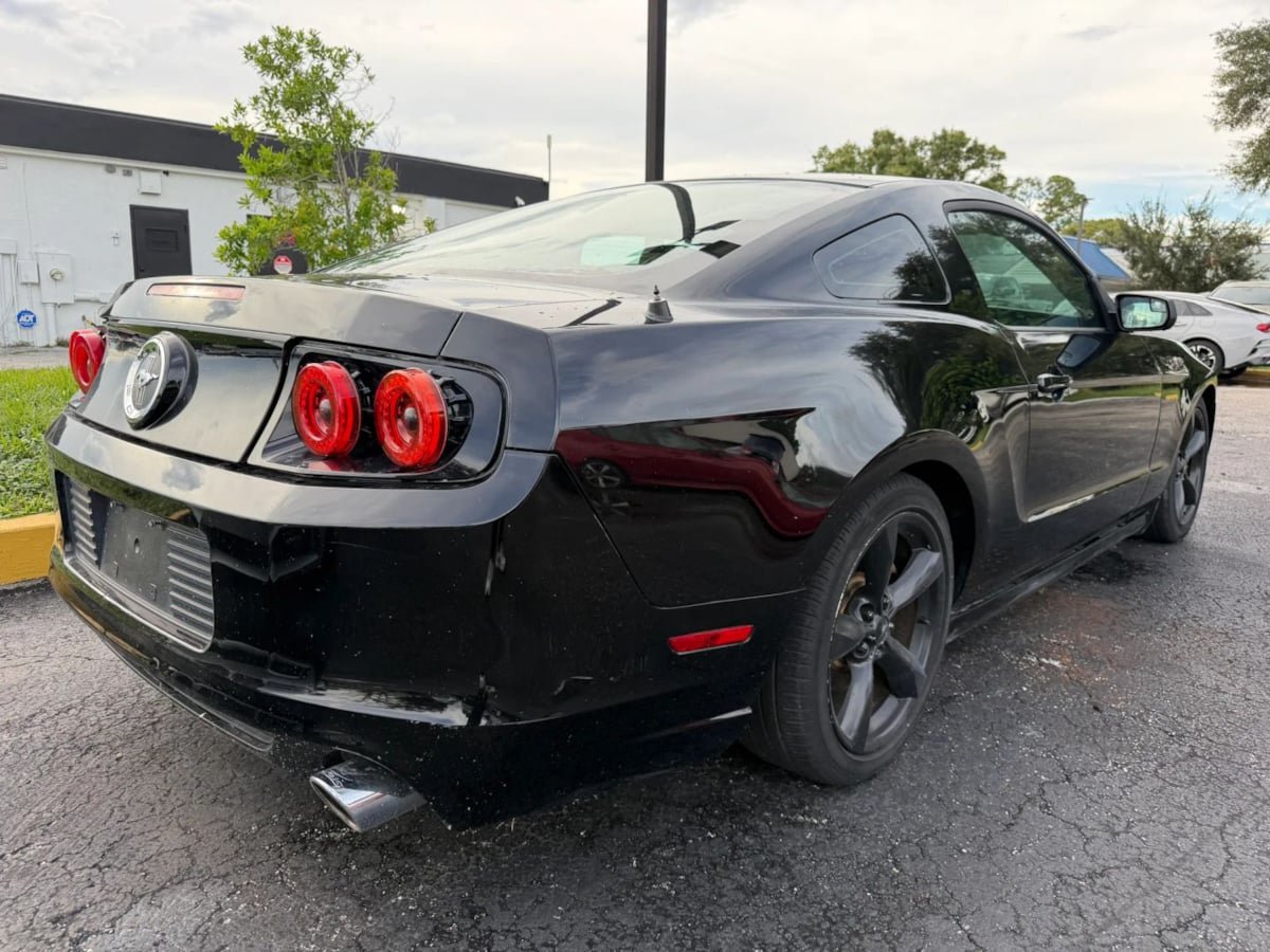 Used 2014 Ford Mustang Coupe RWD image 4