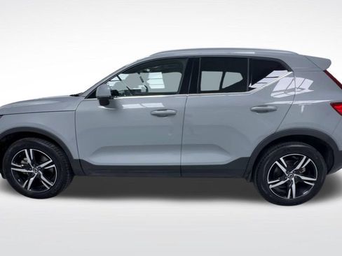 Used 2025 Volvo XC40 B5 Core AWD/4WD image 5