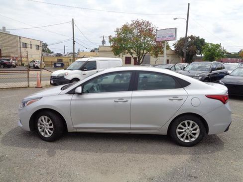 Used 2022 Hyundai Accent SEL FWD image 4