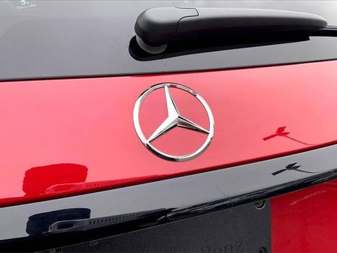 Used 2025 Mercedes-Benz GLC 300 4MATIC image 28