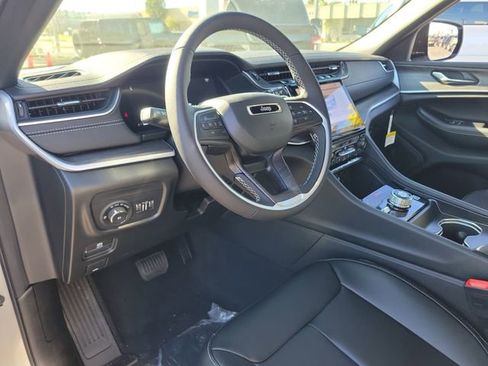 New 2025 Jeep Grand Cherokee Limited image 17