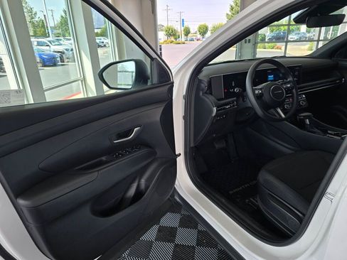 Used 2025 Hyundai Santa Cruz SE AWD/4WD image 31