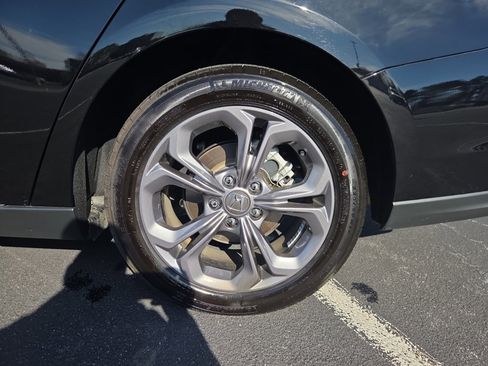 Certified 2023 Honda Accord EX image 22