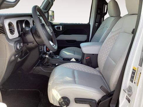 Used 2023 Jeep Gladiator Overland image 27