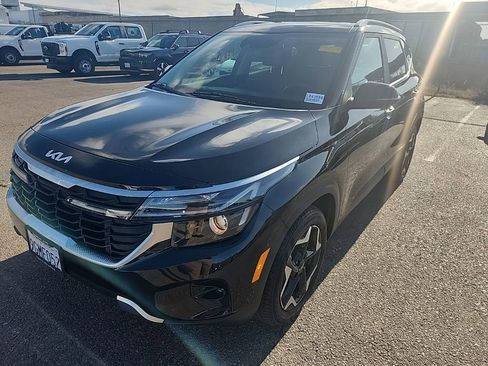 Certified 2024 Kia Seltos EX FWD image 4