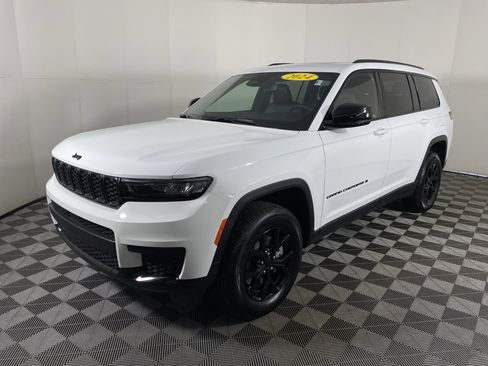 Used 2024 Jeep Grand Cherokee L Altitude AWD/4WD image 11