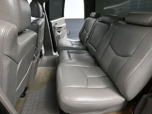 Used 2004 GMC Sierra 2500 SLT w/ Heavy-Duty Power Package image 36