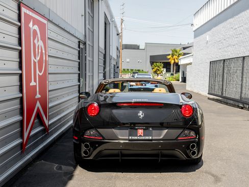 Used 2011 Ferrari California RWD image 39